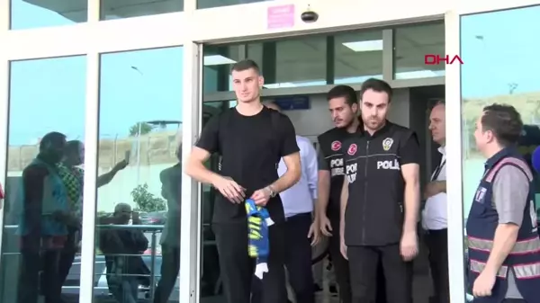 Fenerbahçe, Livakovic'i İstanbul'a getirdi