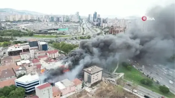 Ataşehir'de spor salonunda başlayan yangın dron ile havadan görüntülendi