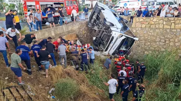 Bodrum'da Midibüs Kaza Yaptı: 23 Yolcu Yaralandı