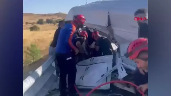 Tunceli-Elazığ karayolunda minibüs ve panelvan çarpıştı: 3 yaralı