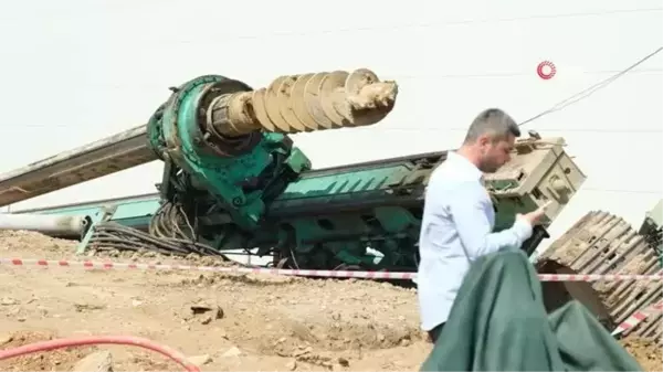 Manisa OSB'de iş makinesi beton dökme makinesi üzerine devrildi: 1 yaralı