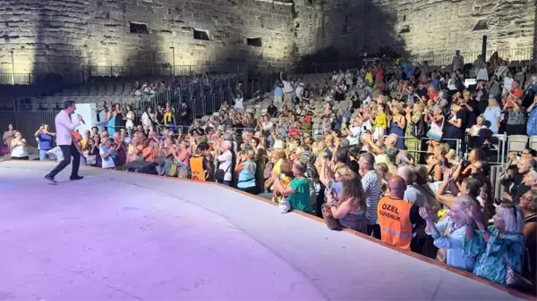 Bodrum Kale'sinde Zeki Müren Şarkılarıyla İzdiham Yaşandı