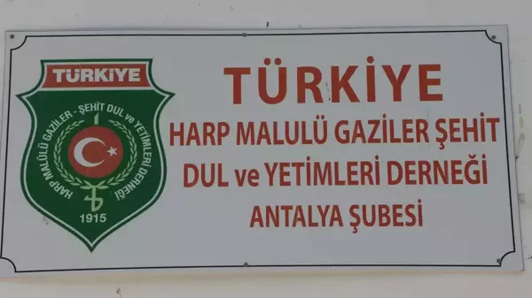 Muratpaşa Belediyesi Başkanı Uysal, Gaziler Günü'nü Kutladı