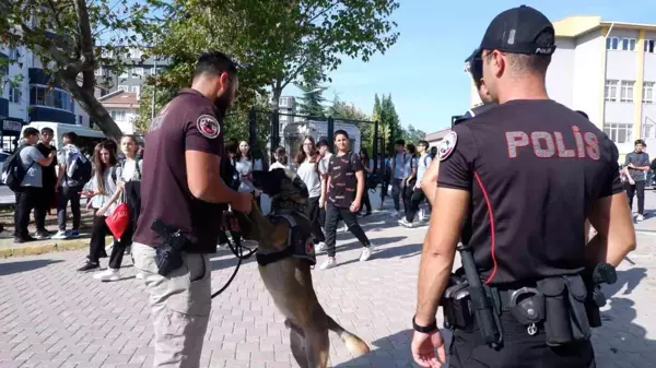 Edirne'de Okul Çevrelerinde Narkotik Denetimi