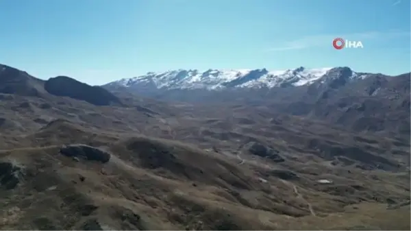 Şırnak Dağları Karla Kaplandı, Besiciler Kış Hazırlıklarına Başladı