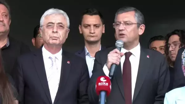 Özgür Özel, CHP Antalya İl Başkanlığı'nı Ziyaret Etti: 