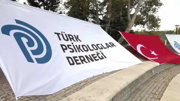 Türk Psikologlar Derneği Ankara'da Miting Düzenledi.