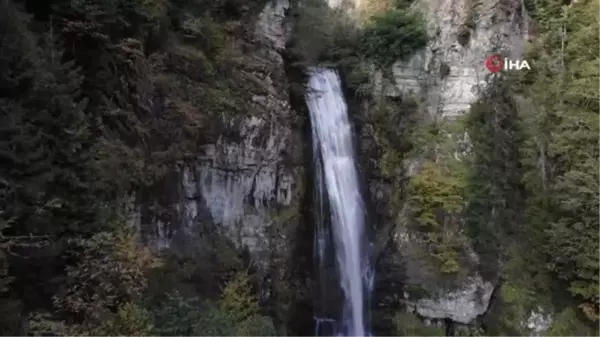 Maral Şelalesi Sonbahar Manzarasıyla Mest Etti