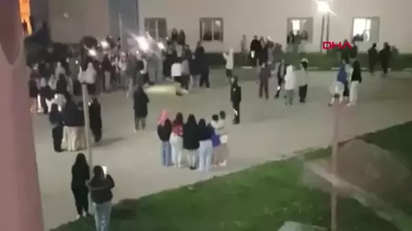 Bartın Üniversitesi'nde öğrenciler asansör sarsılması nedeniyle eylem yaptı