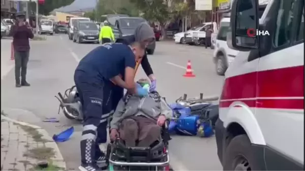 Bursa'da iki motosiklet çarpıştı, sürücüler yaralandı