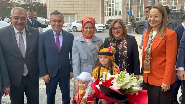 Aile ve Sosyal Hizmetler Bakanı Gaziantep'te Vali ile Toplantı Yaptı