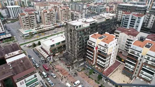 Bursa'da İş Merkezindeki Yangın Tamamen Söndürüldü