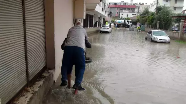 Silifke'de Kuvvetli Yağış Sonrası Su Tahliyesi Çalışmaları Başladı