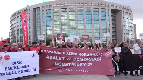 CHP İstanbul İl Başkanlığı Adalet ve Demokrasi Nöbetine Devam Ediyor