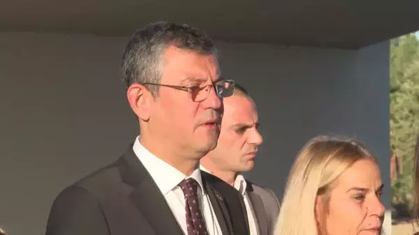 CHP Genel Başkanı Özgür Özel, KKTC'nin kurucularının mezarlarını ziyaret etti