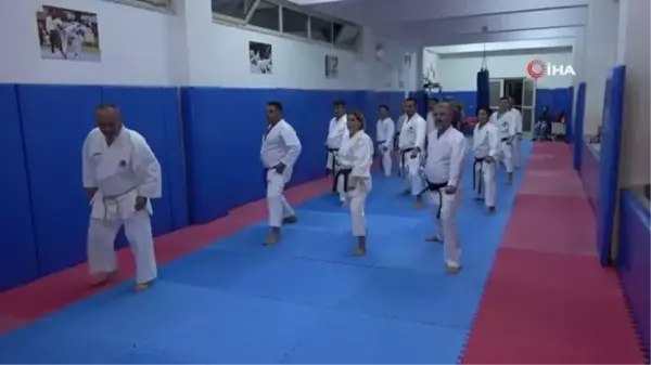 Antalya'da Karate Sporunun Temellerini Atan Hasan Tüfekçi'nin Öğrencileri Yeniden Bir Araya Geldi