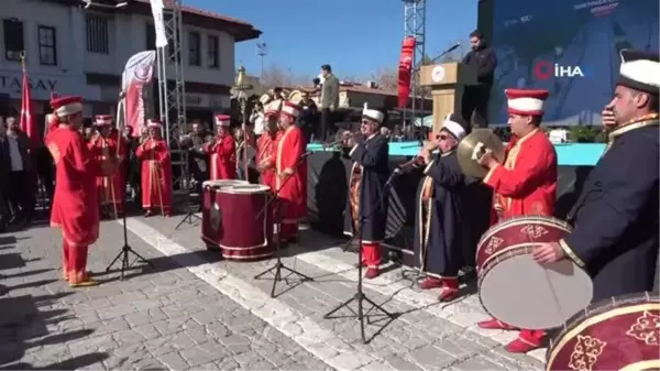 Bakan Özhaseki, Uşak'ta İsmetpaşa Caddesi'nin açılışını yaptı