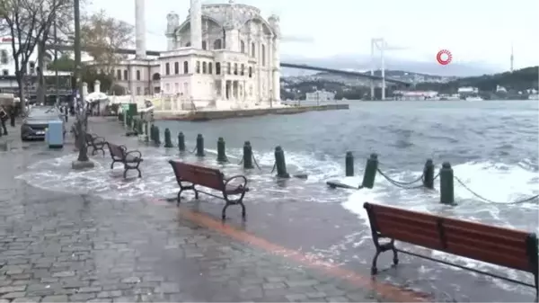 Ortaköy'de deniz yükseldi, restoranı su bastı