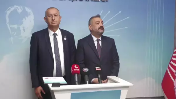 Eski CHP İzmir Milletvekili Atilla Sertel, İzmir Büyükşehir Belediye Başkanlığı İçin Adaylık Başvurusu Yaptı