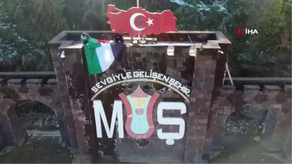 Muş Kalesi'ne Ebu Ubeyde'nin posteri asıldı