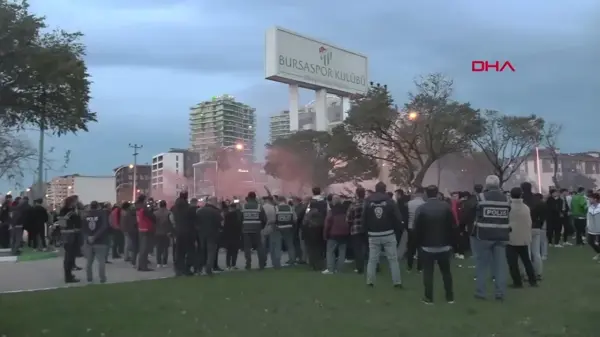 Bursaspor Taraftarı Yönetimi Protesto Etti