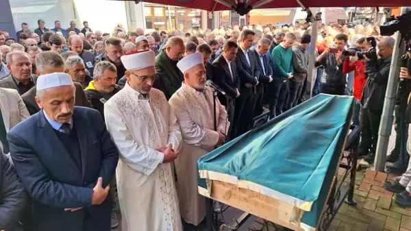 Trabzon'da Denizde Kaybolan Lise Öğrencisi Emir Berke Aşık Toprağa Verildi