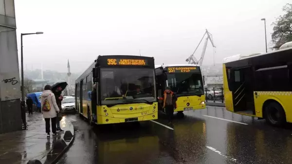 İETT Otobüsü Arızalandı, Unkapanı Köprüsü'nde Trafik Felç Oldu