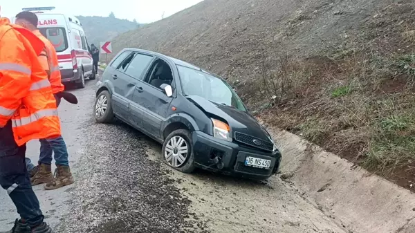 Sakarya'da Otomobil Takla Attı: 2 Yaralı