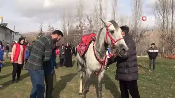 Bayburt'ta Özel Gereksinimli Öğrenciler At Çiftliğinde Keyifli Vakit Geçirdi