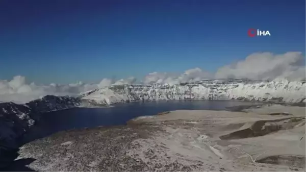 Beyaz gelinliğini giyen Nemrut'ta kış güzelliği