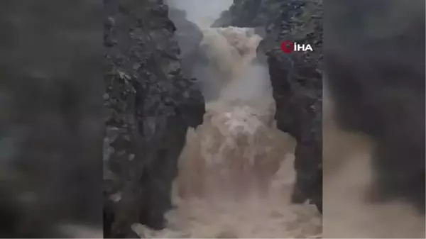 Elazığ'da sağanak sonrası Sori şelalesi coştu