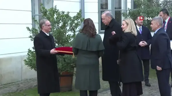 Cumhurbaşkanı Erdoğan, Budapeşte'de resmi törenle karşılandı