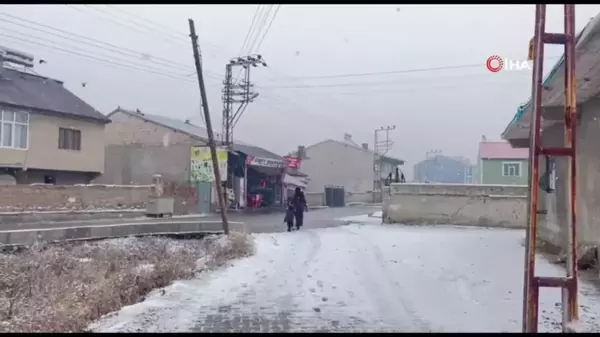 Ağrı'da kar yağışı etkisini sürdürüyor