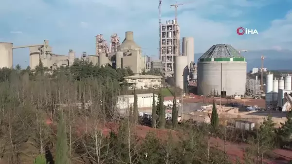 Bursa Çimento Fabrikası'ndan çıkan dumanlar şehrin hava kalitesini düşürüyor