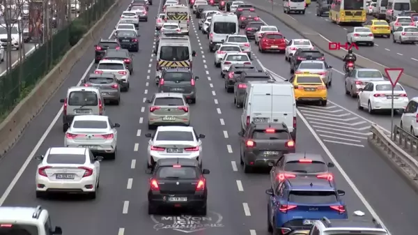 İstanbul'da Yağmurlu Hava Trafik Yoğunluğunu Artırdı