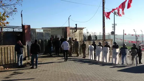 Diyarbakır'da öğrencilerin kavgasını polis ve jandarma dağıttı