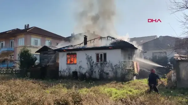 Felçli anne ve oğlu sobadan çıkan yangında kurtarıldı