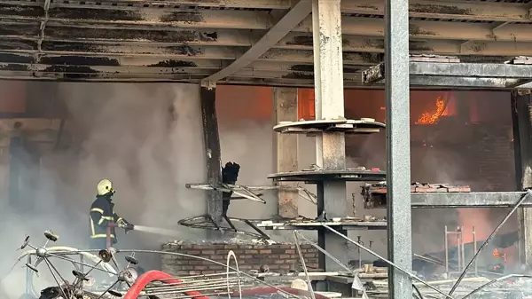 Kütahya'da Porselen Fabrikasında Çıkan Yangın Kontrol Altına Alındı