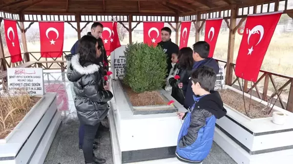 Şehit Fethi Sekin'in balmumu heykeliyle tanışan çocukların dokunaklı selamı