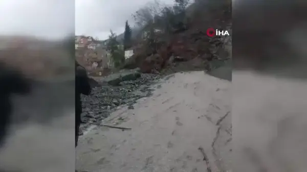 Şiddetli yağış sonrası toprak kayması: Kullanılmayan iki yayla evi zarar gördü