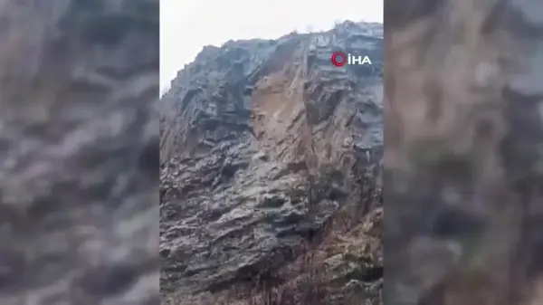 Hakkari'de dağdan kopan kayalar köy yolunu kapattı