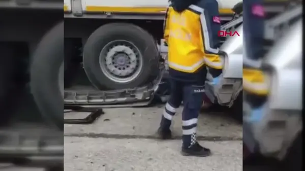 Ankara'da buzlanma kazası; park halindeki TIR'a çarpan otomobilin sürücüsü öldü