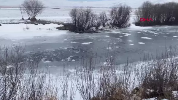 Ardahan'da Kura Nehri'nin yüzeyi buzla kaplandı