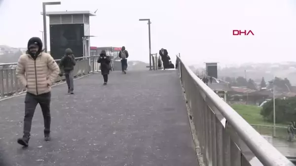 Beylikdüzü'nde Kar, Taksim'de Karla Karışık Yağmur