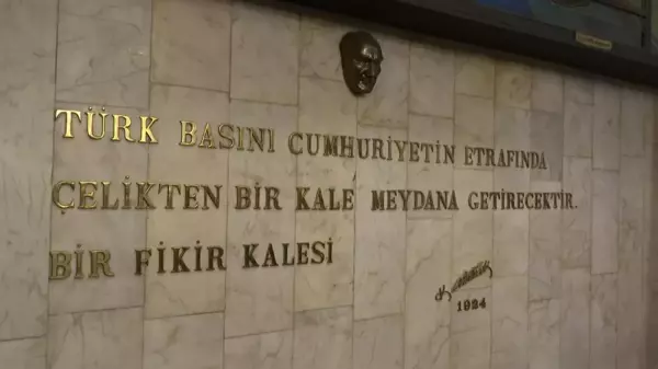 Gazeteciler Cemiyeti, 2023 Meslek Onur Ödülü'nü Can Pulak'a Takdim Etti