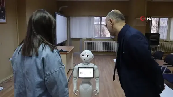 Otizmli çocuklar insansı robot 'Pepper' ile öğrenecek