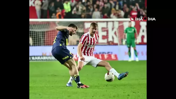 Trendyol Süper Lig: Antalyaspor 0 - Fenerbahçe 1 (İlk yarı)