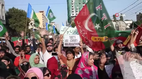 Pakistan'da Imran Khan destekçileri seçimlerde hile yapıldığı iddiasıyla protesto gösterisi düzenledi