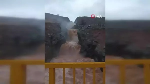 Elazığ'da yağış sonrası dereler taştı, o anlar kamerada