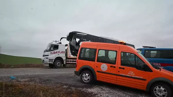 Mersin'den Amasya'ya giden otobüs şarampole devrildi: 1 ölü, 18 yaralı